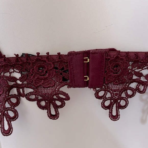 Out From Under Bra by Urban Outfitters - Picture 4 of 7